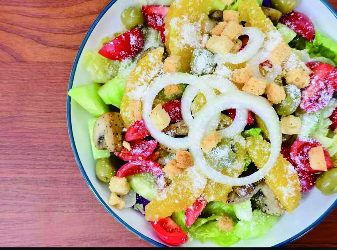 Garden salad with tomato, olives and croutons